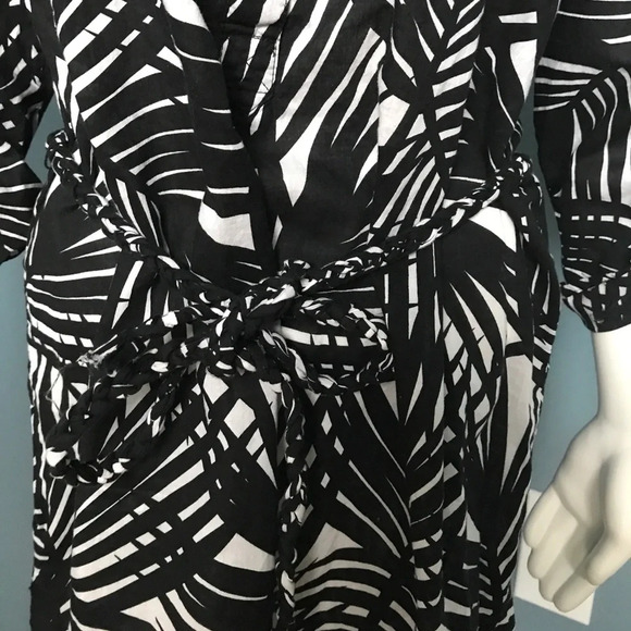 Black and white palm print belted tunic size small - Picture 3 of 5